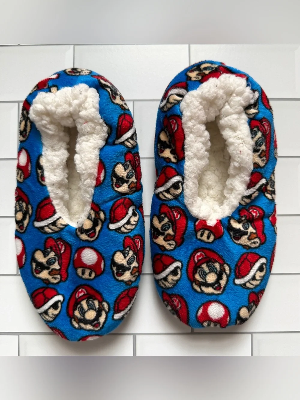 5/6🍄 Super Mario Boys Bundle! Pajama Set, Performance Shirt, Slippers & Stuffie